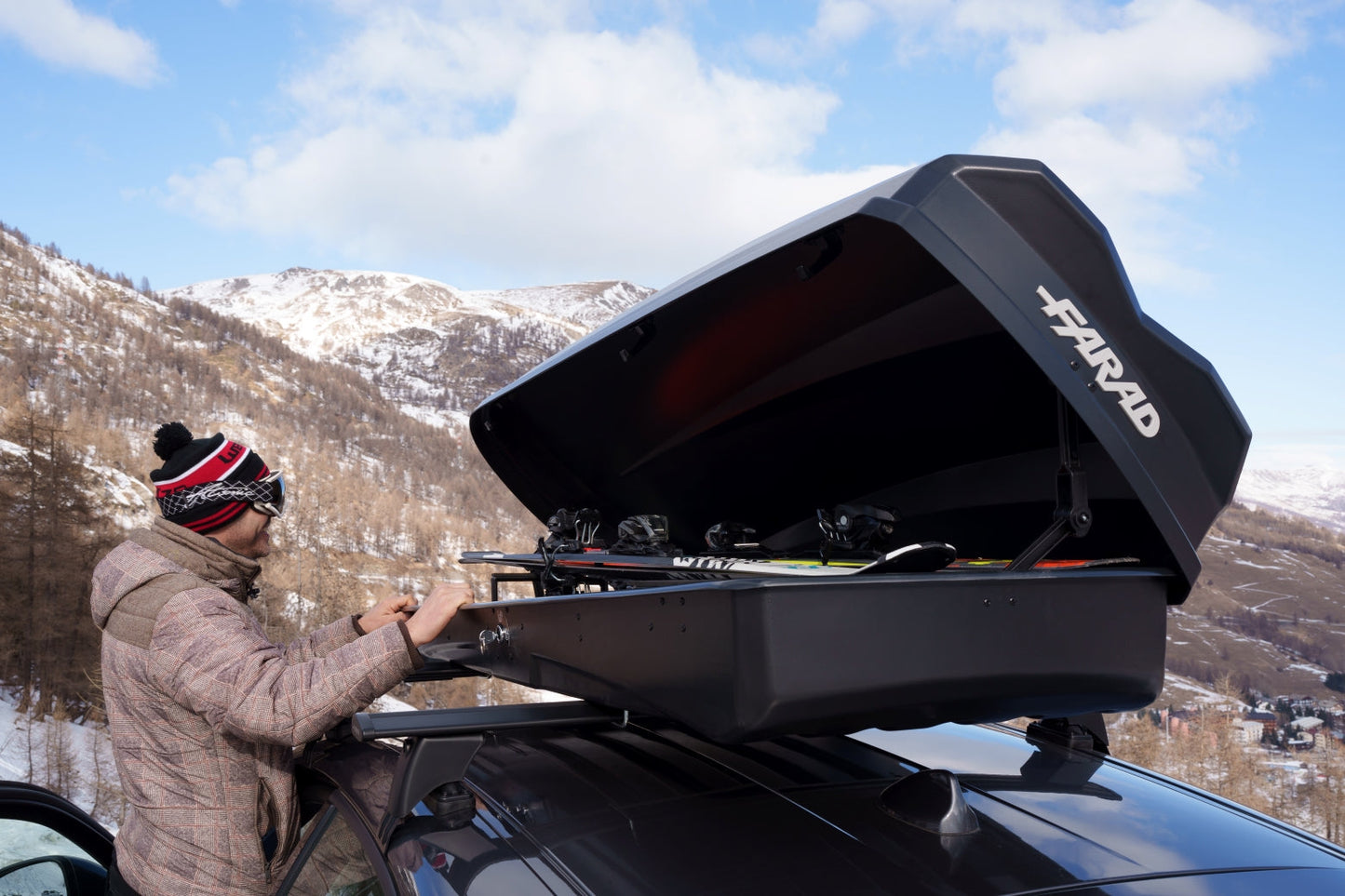 Pack coffre de toit Raya 480 L et barres de toit Renault Captur (A partir de 2020) Pour rails intégrés - Helio - Aluminium