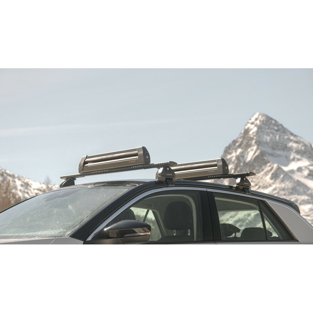 Pack porte skis Pro Slider Noir et barres de toit Seat Leon - ST (2017 - 2020) - Pour rails intégrés - Helio Aluminium