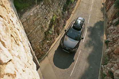 Pack coffre de toit Marlin 530 L et barres de toit Skoda Enyaq (A partir de 2020) Pour rails intégrés - Helio - Aluminium