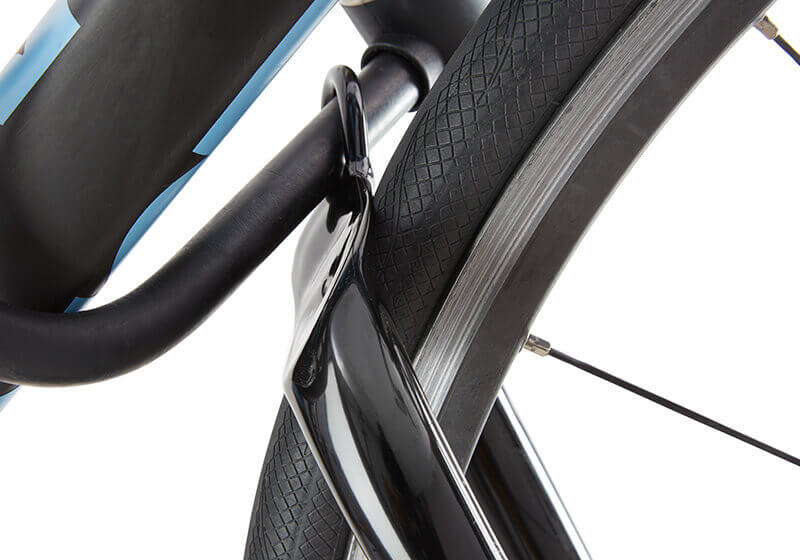 Porte-vélos Yakima HighRoad Silver : support de toit premium à maintien par la roue avant