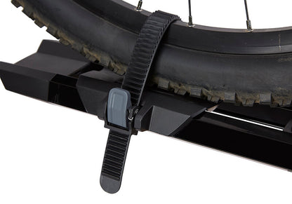 Porte-vélos Yakima HighRoad Silver : support de toit premium à maintien par la roue avant