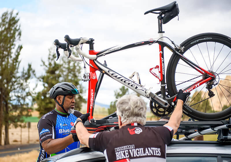 Yakima HighSpeed Silver : porte-vélos de toit à maintien roue avant