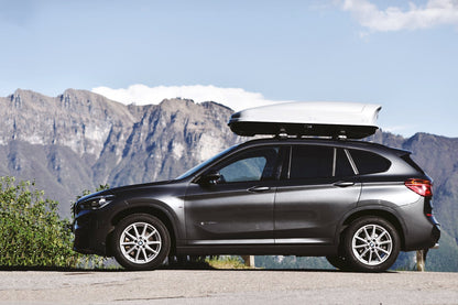 Pack coffre de toit Koral 400 L et barres de toit Porsche Macan (2021 + 2025) Pour rails intégrés - Helio - Aluminium