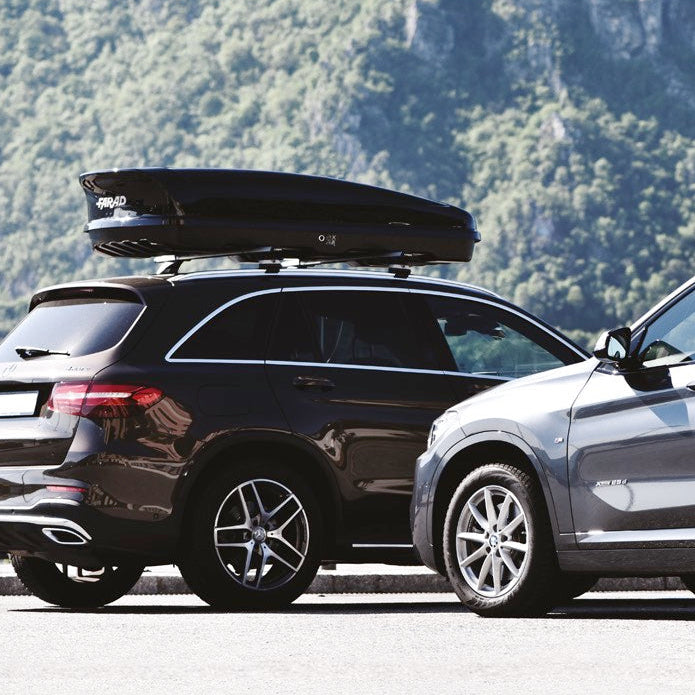 Pack coffre de toit Koral 400 L et barres de toit Porsche Macan (2021 + 2025) Pour rails intégrés - Helio - Aluminium