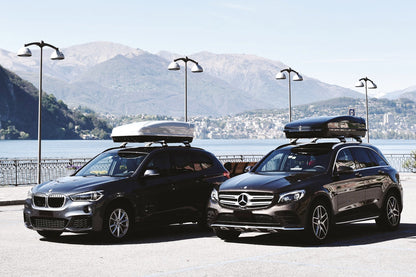 Pack coffre de toit Koral 400 L et barres de toit Porsche Macan (2021 + 2025) Pour rails intégrés - Helio - Aluminium